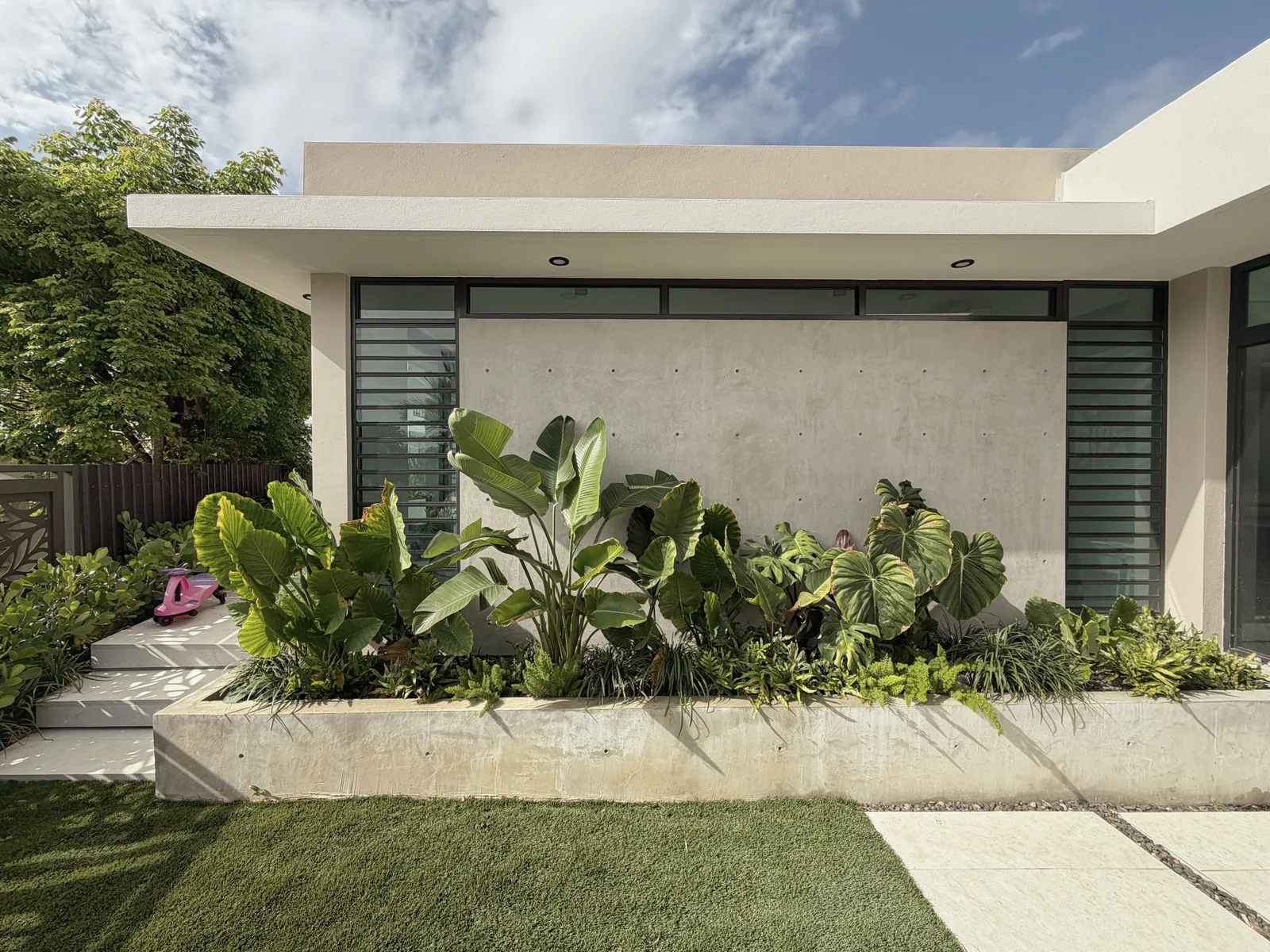 Paseo Real Addition — exterior view