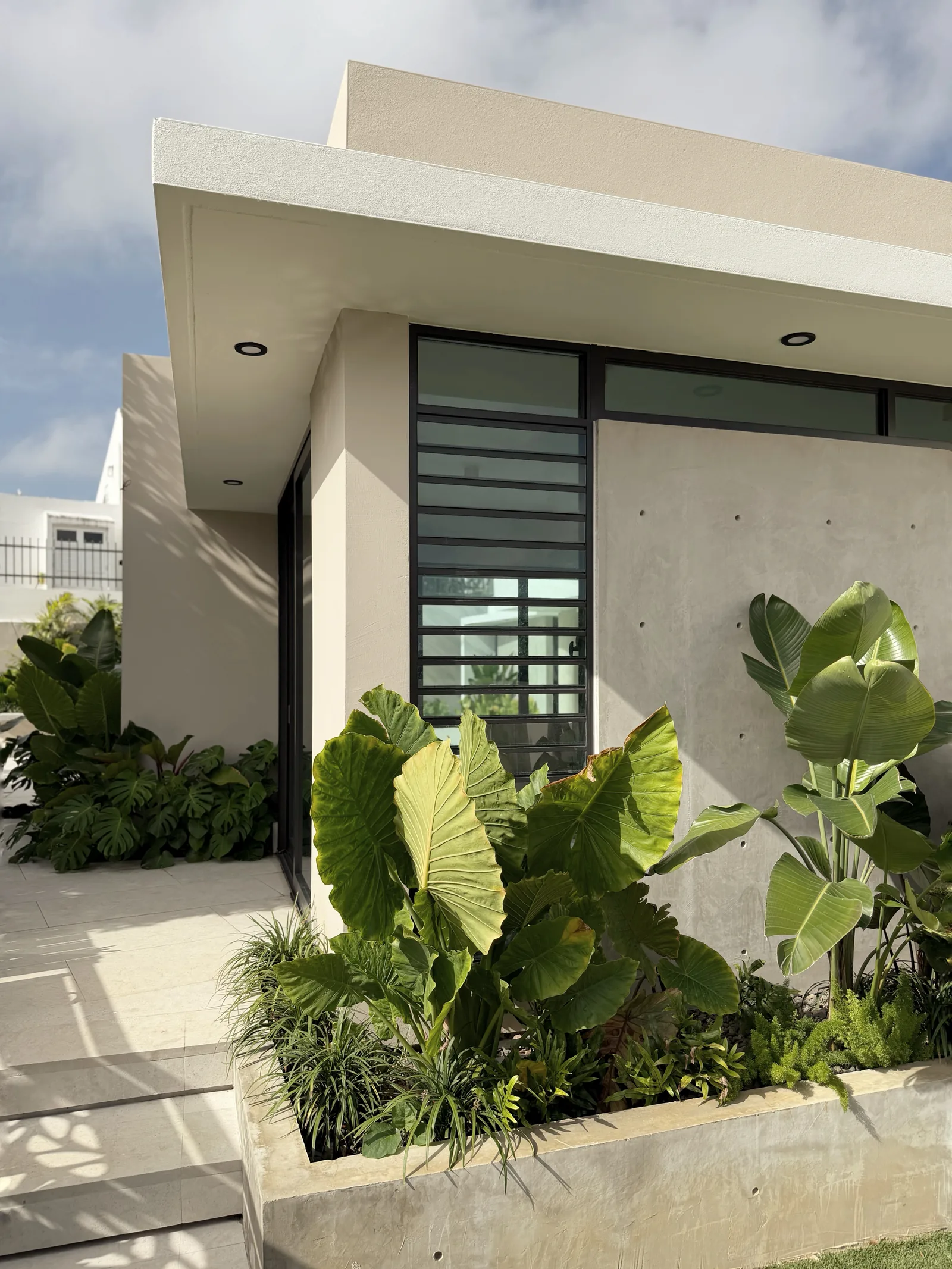 Paseo Real Addition — entrance detail